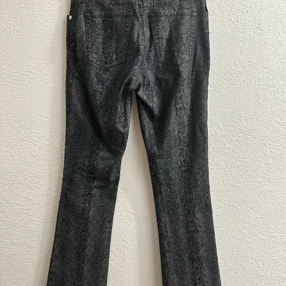 Buffalo David button women’s high rise boot cut “snake skin” jeans - Picture 7 of 8